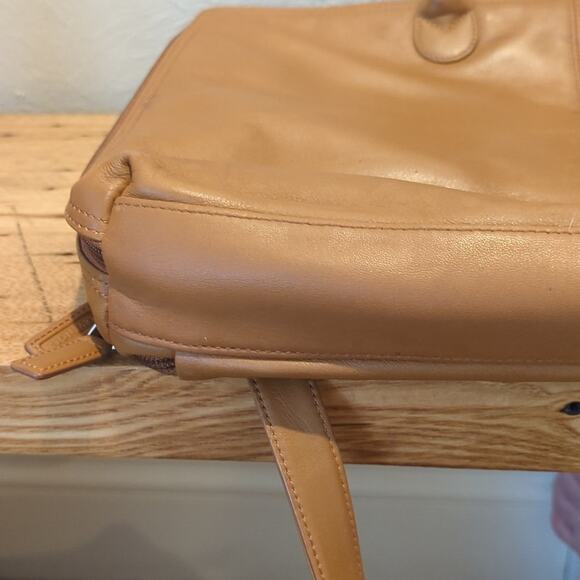 Levenger Business Tan Leather Briefcase with Crossbody Strap - Picture 12 of 15